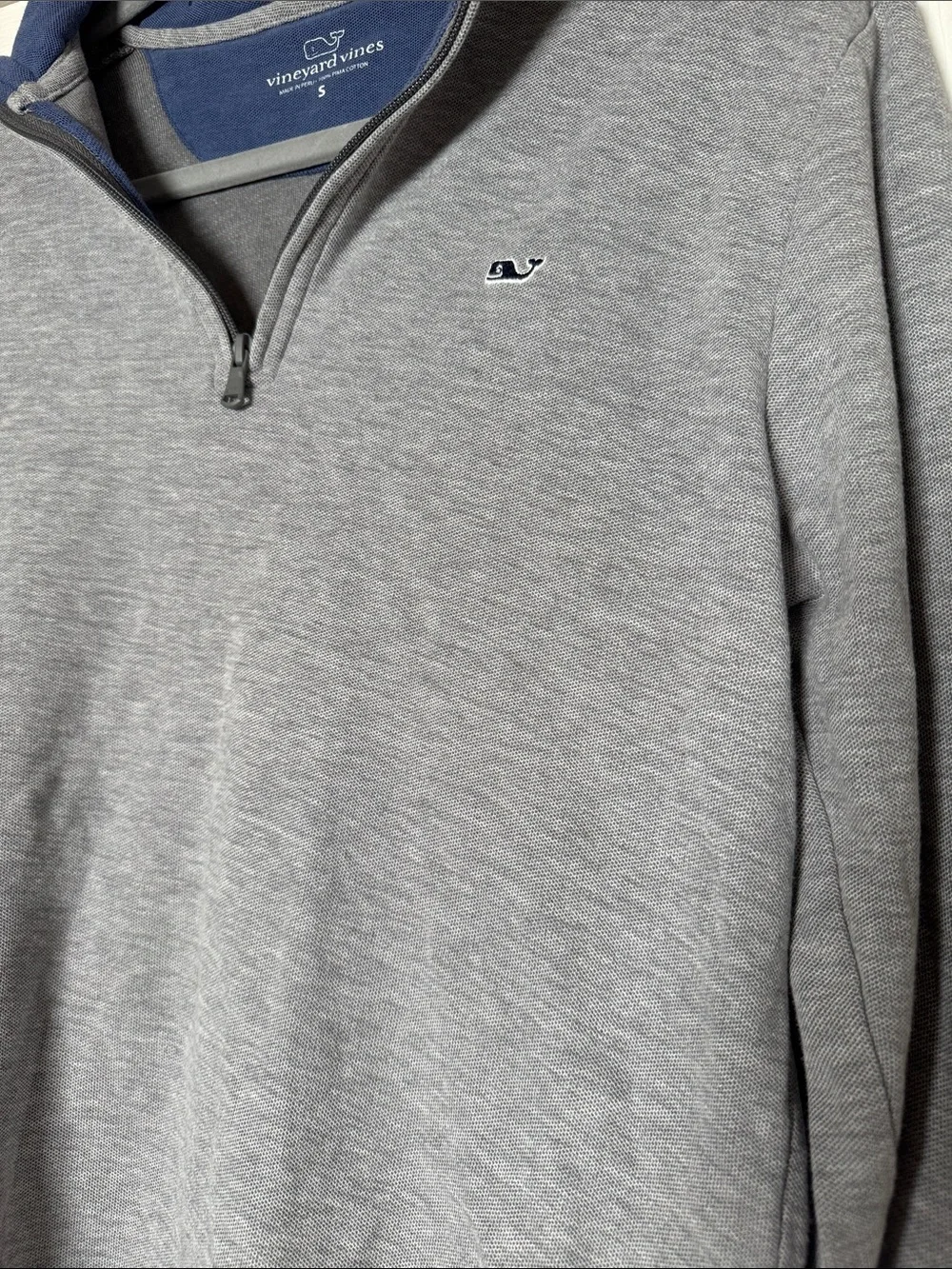 Vineyard Vines Men's Heather Gray Quarter-Zip with Navy Trim Pima cotton small